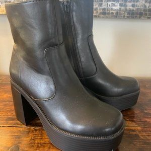 WOMEN'S PLATFORM BOOTIE